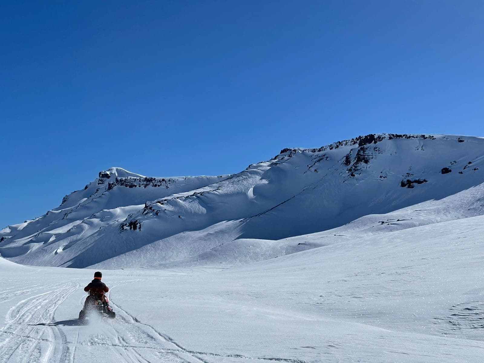 Bluebird ski trips in the mountains