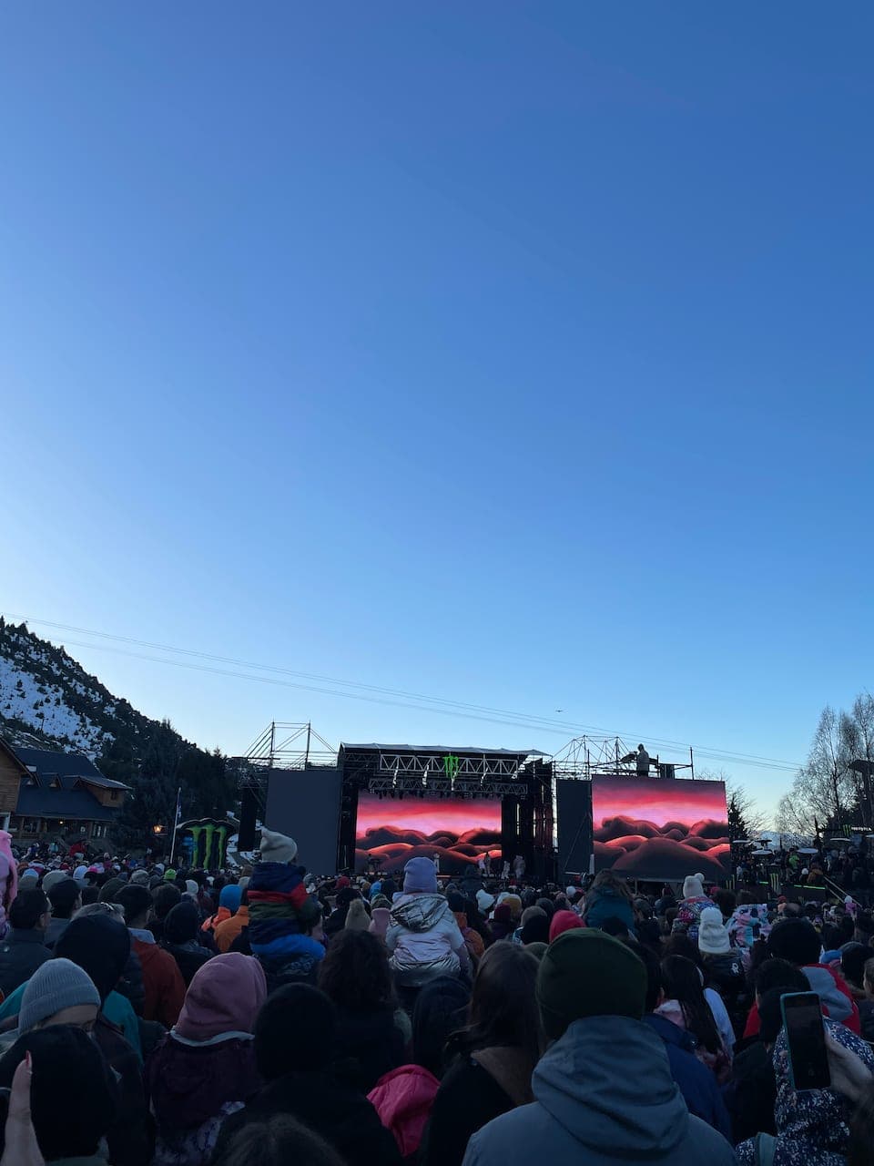 Live concert at the Catedral ski base